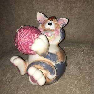 Cat with yarn ball 🧶 Coin / Piggy Bank 
Ceramic
